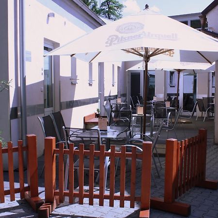 Penzion A Caferestaurant U Lavky Chrudim Exterior photo