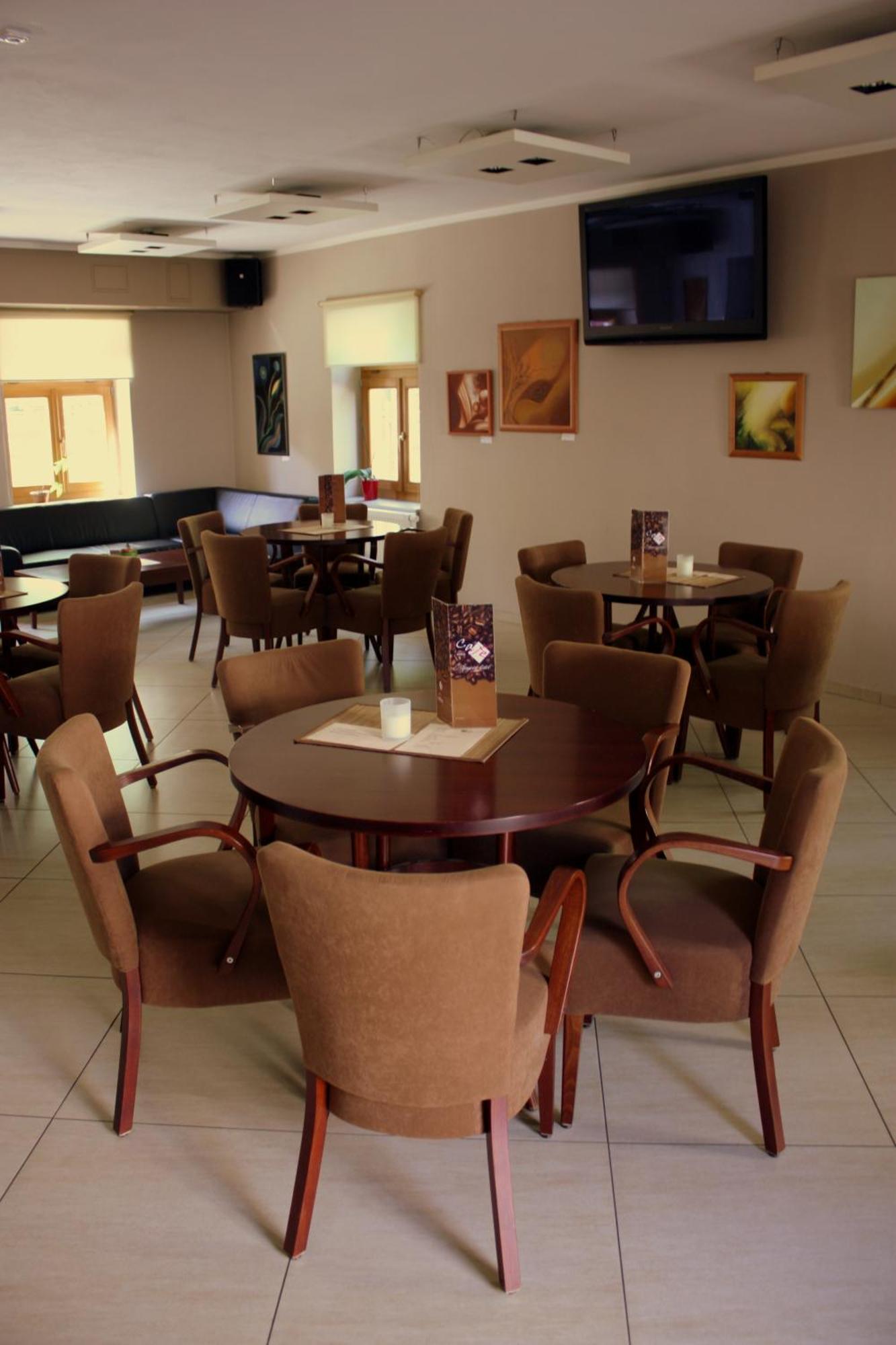 Penzion A Caferestaurant U Lavky Chrudim Exterior photo